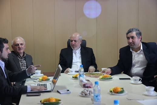 عکس/بازدید وزیر نیرو از پژوهشگاه خورشیدی یزد و حضور در شورای اداری شهرستان اشکذر