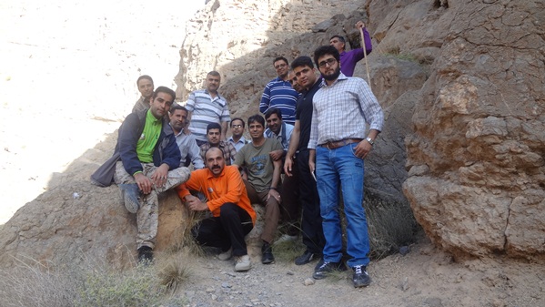 کوه‌پیمایی بسیجیان شرکت برق منطقه‌ای یزد در هفته سلامت