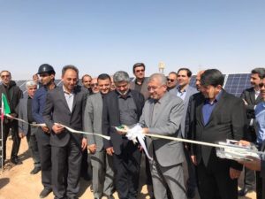 افتتاح نیروگاه خورشیدی ۱۰ مگاواتی فهرج توسط وزیر نیرو