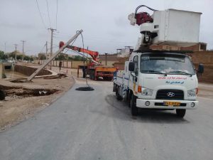 تلاش همه جانبه کارکنان صنعت آب و برق استان یزد در جریان وقوع سیل